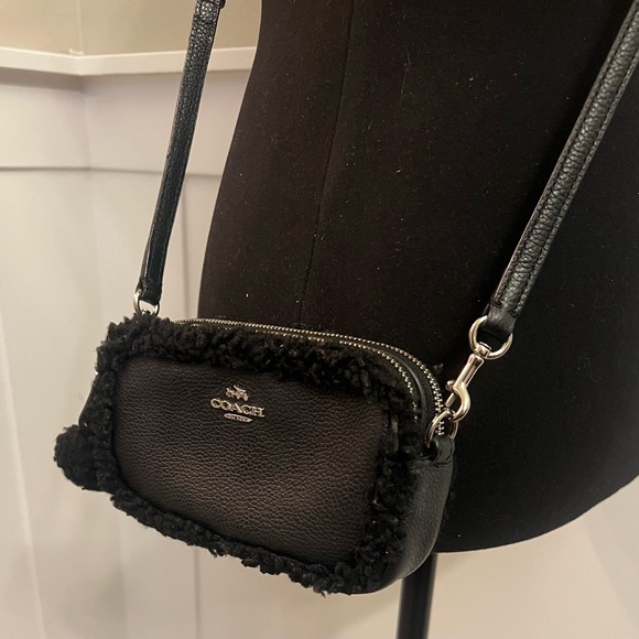 COACH CROSSBODY POUCH IN LEATHER AND SHEARLING - Picture 2 of 11